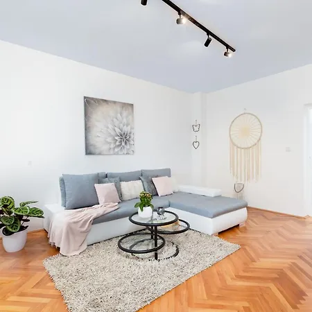 Apartament Come&stay *