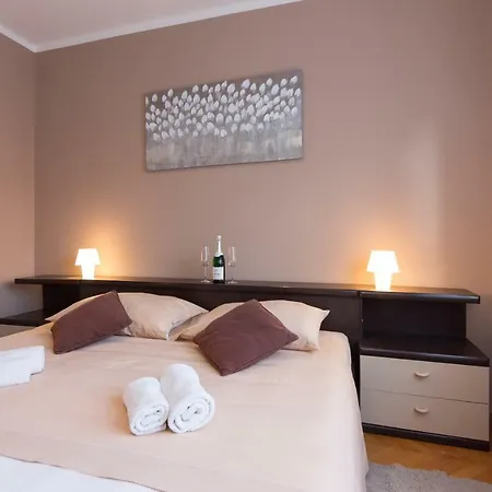 Apartament Come&stay